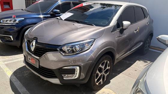RENAULT CAPTUR 1.6 16V SCE FLEX BOSE X-TRONIC RENAULT CAPTUR 1.6 16V SCE FLEX BOSE X-TRONIC